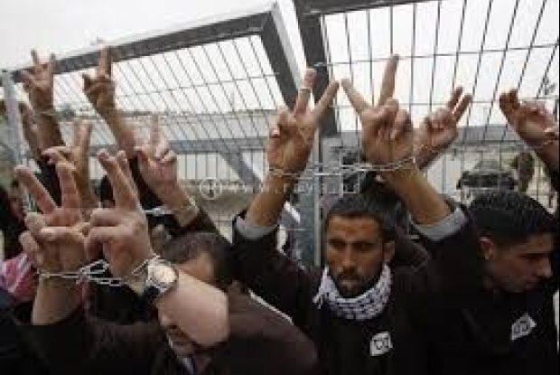 أسرى محررون يروون تجربة الإضراب بسجون الاحتلال