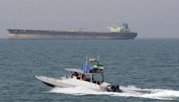 زوارق الاحتلال تطلق النار على قوارب الصيادين ببحر غزة