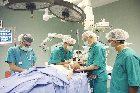 ضحايا جرائم «الإهمال الطبي» بغزة في تزايد دون عقاب
