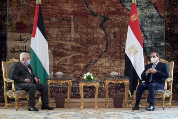 عباس والسيسي يستعرضان المستجدات على الساحة الفلسطينية في شرم الشيخ